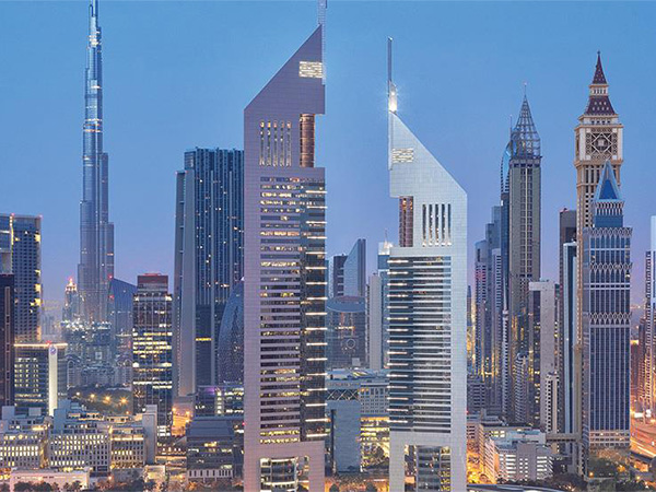 أبراجٌ خاطفة للأنفاس تعانق السّماء في دبي